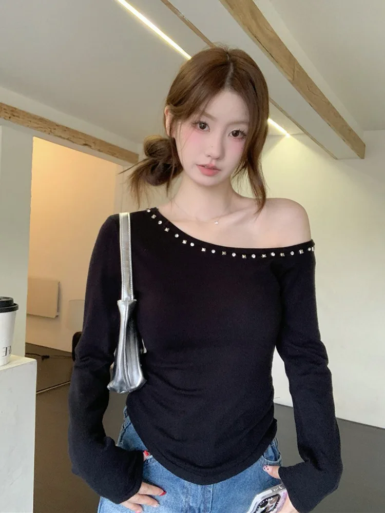 

Уличная одежда, тонкая женская футболка с заклепками и открытыми плечами, корейские модные футболки с длинными рукавами, женская одежда, топы ранней осени, Y2k Chic