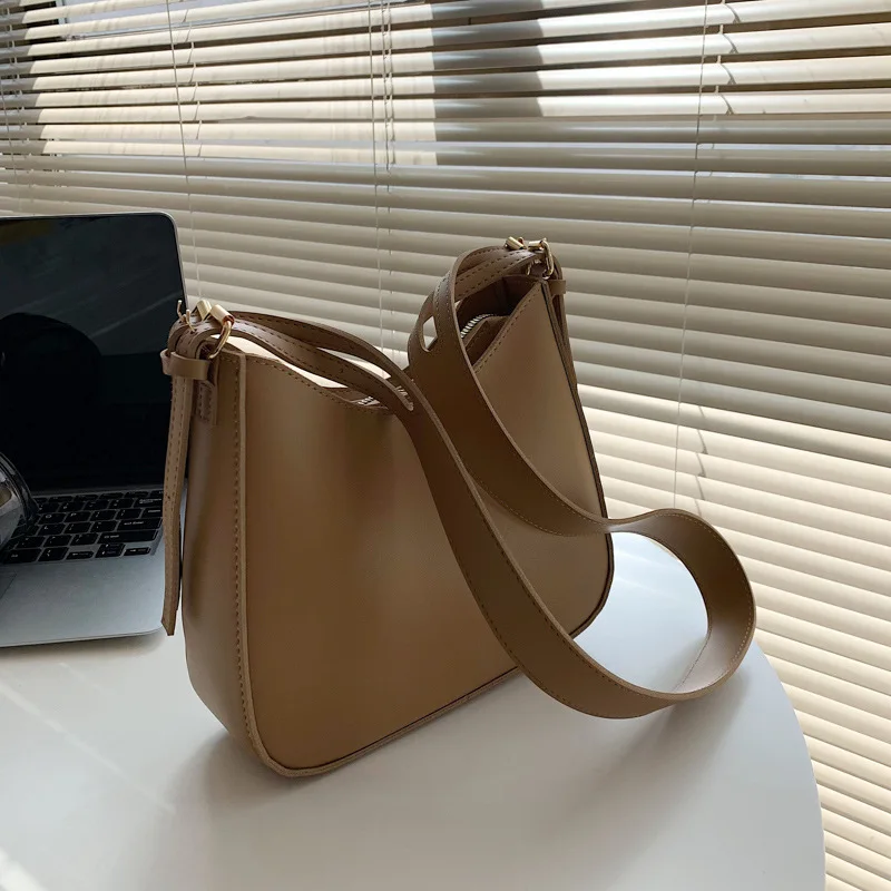 

Женская сумка в стиле ретро, весна-лето 2025, новая модная универсальная сумка-мессенджер, высококачественная нишевая сумка на плечо Ins