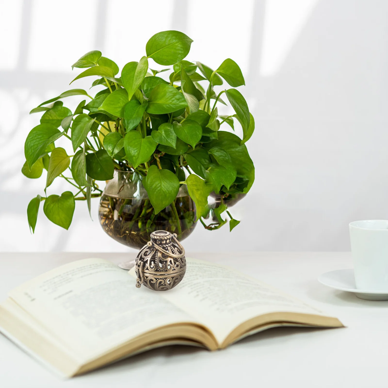 

Essential Oil Car Diffuser Vintage Floral Hollow Out Fragrance Ball Pendant DIY Aromatherapy Hanging Decor Car Air Diffuser