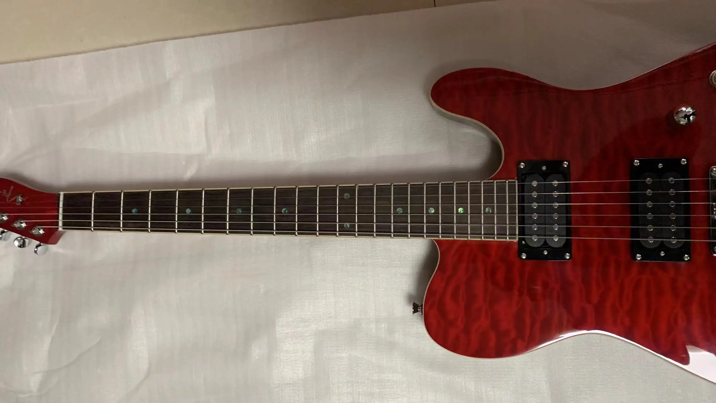 High-end custom 6 string electric guitar, water ripple veneer, imported accessories, free mail