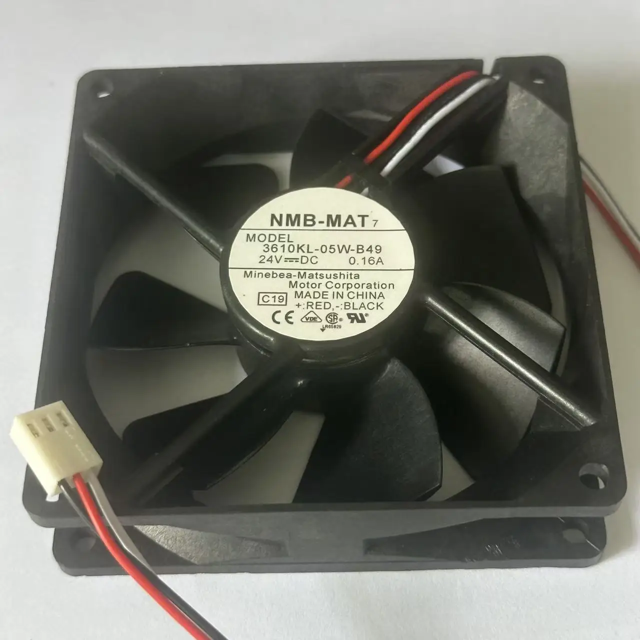 

NMB-MAT 3610KL-05W-B49 C19 DC 24V 0.16A 3-Wire 92X92X25mm Server Cooling Fan