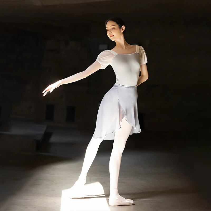 スクエアネック長袖半袖ボディスーツ女性用メッシュフリル袖お出かけトップス