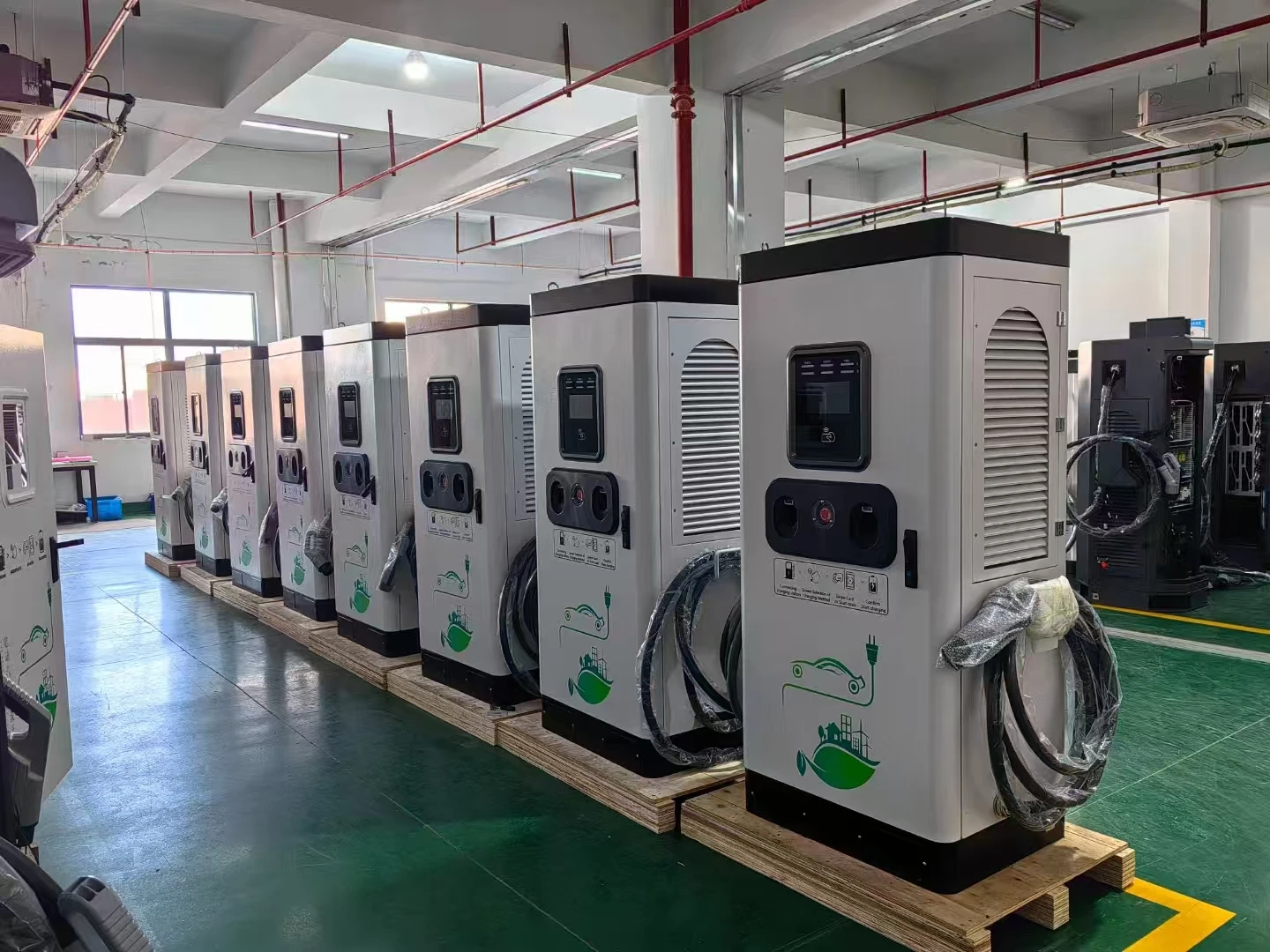 2026 New DC Fast EV Charging Station 60-240KW 380V IP54 1 or 2 Plug Cable 7" Screen CCS1/CCS2/GBT