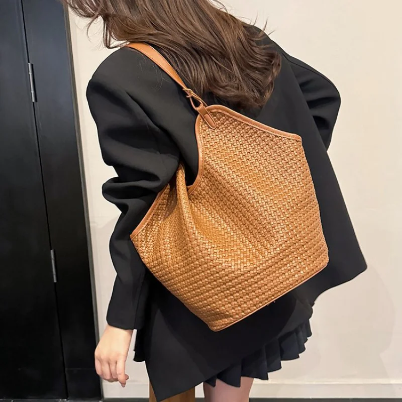 

Модная женская сумка через плечо из кожи с струящимся принтом и элегантным повседневным парижским эффектом ​