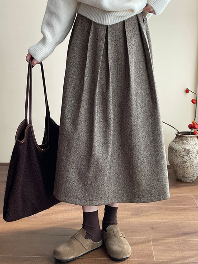 [LANMREM] Button Design Pleated Skirt Women's High Waist A-line Mid-length Office Lady Minimalism Skirts 2024 Winter New 26C1120