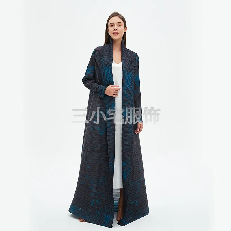 

Miyake Pleated Retro Printed Lapel Long Sleeved Mixed Women's Coat 2024 Winter New Dubai Style Plus Size Abaya