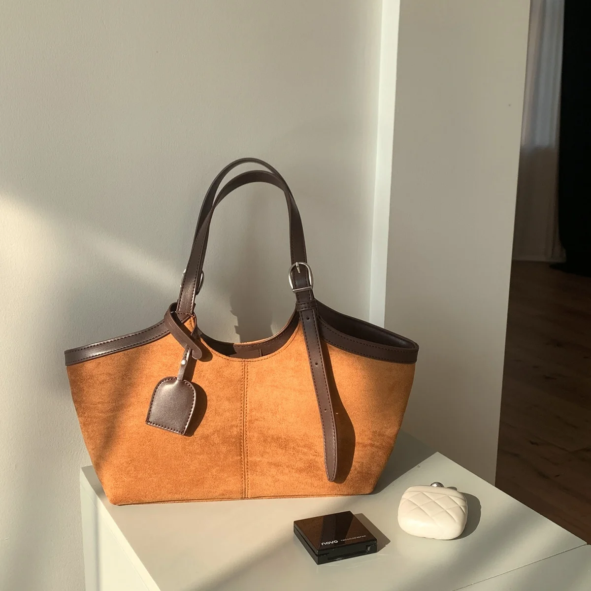 

Осенне-зимняя замшевая сумка-тоут для женщин, креативный дизайн из искусственной кожи, сумка-ведро для подмышек, большая вместительная сумка на плечо для пригородных поездок