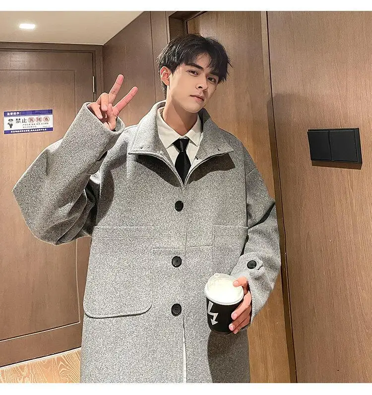 

Пальто из шерстяной смеси для мужчин: зимнее, в этническом, племенном, клановом, культурном, традиционном стиле, вдохновленное наследием и преданиями.