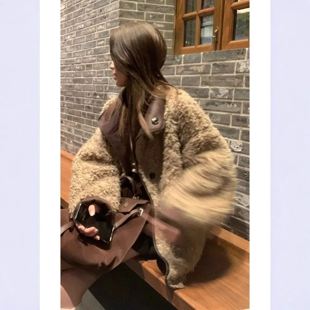 Dwustronny damski płaszcz zimowy ze sztucznego futra, łączony z skórą, z wełny jagnięcej, zapinany na guziki, luźny damski płaszcz z futra, casualowy płaszcz z ekologicznego futra.