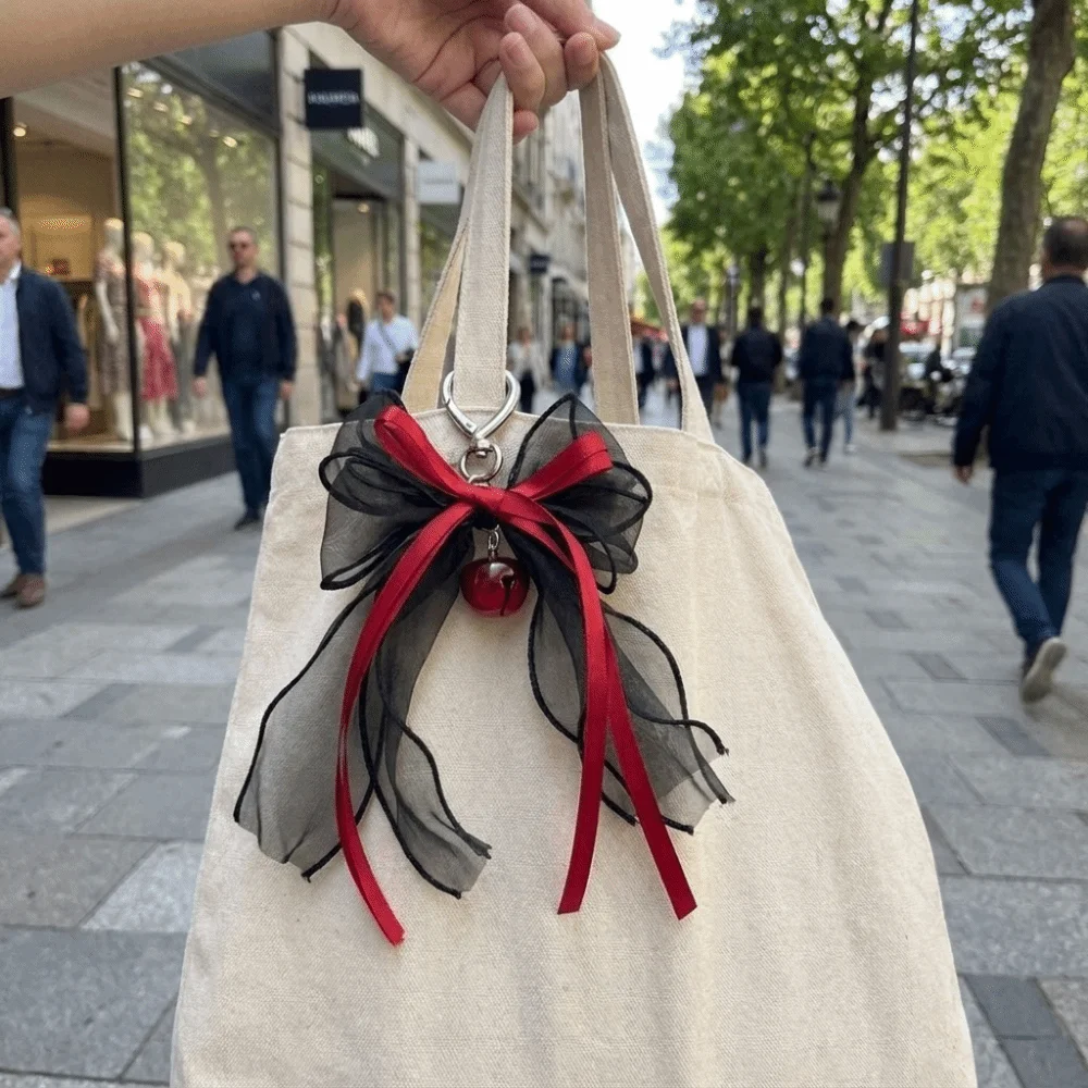 Hollow Design Lace Bow Keychain Lace Texture Exquisite Ornament Ribbon Keyring Red Black Heart Pendant Bag Pendant Women Handbag