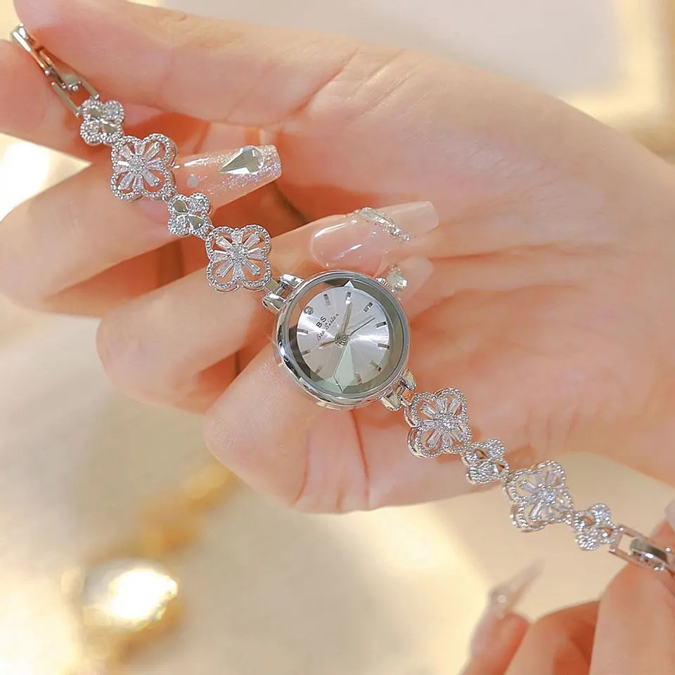 Silver Clover Shape Women’s Bracelet Watch Dainty Elegant Adjustable Wristwatch Clover Silver Dainty Watch – Antiqlux main image 4