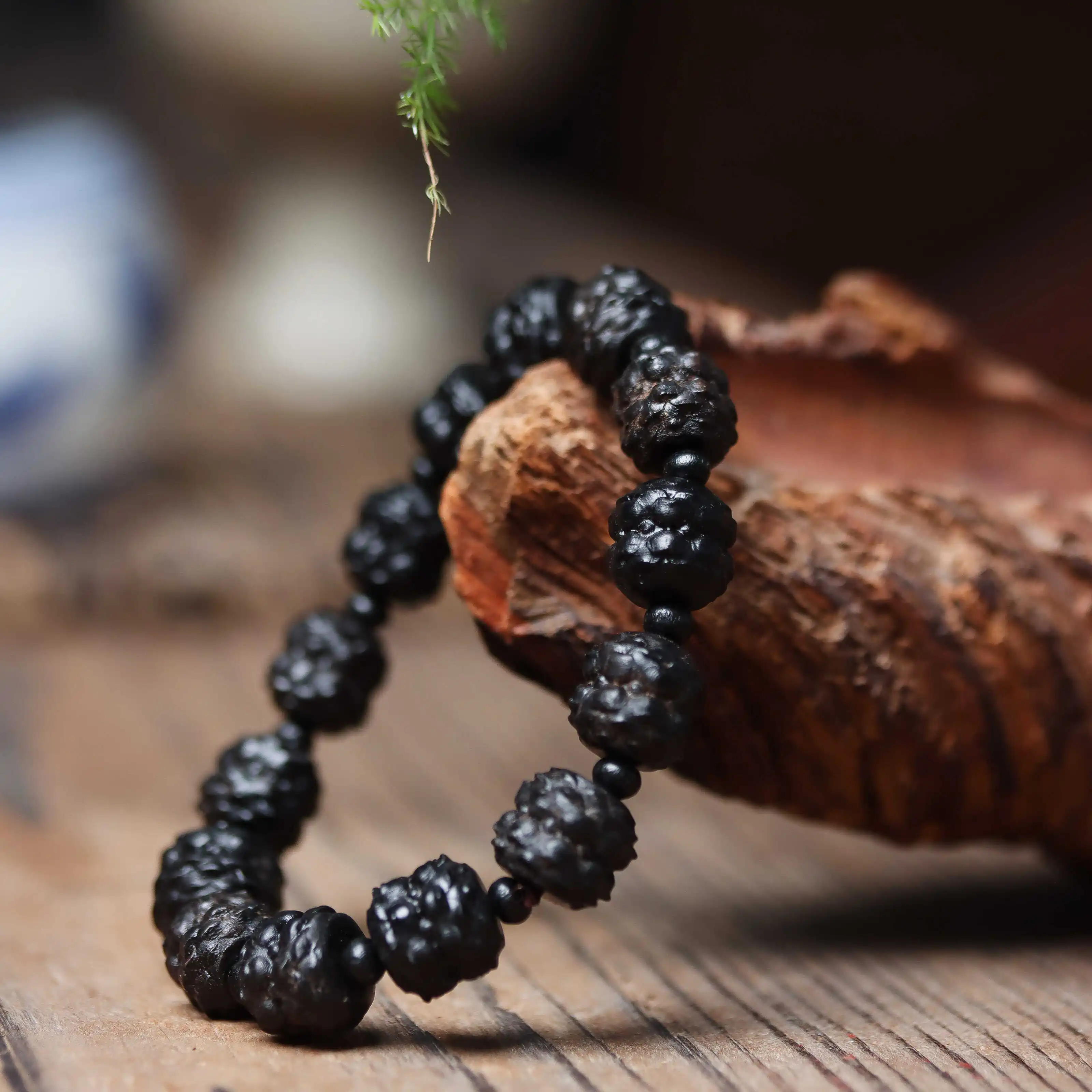 

Wood Carving Beads Bracelet Artistic and Ancient Style Simple Temperamental All-Match Peach Single Circle Ornament