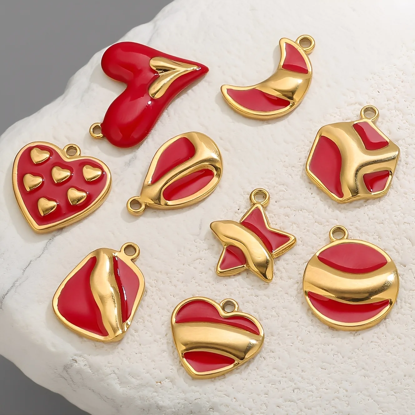 5 Stück Edelstahl-Charms, 18 Karat vergoldet, rotes Herz, Anhänger für DIY-Schmuckherstellung, Ohrring, Halskette, Armband, Großhandel