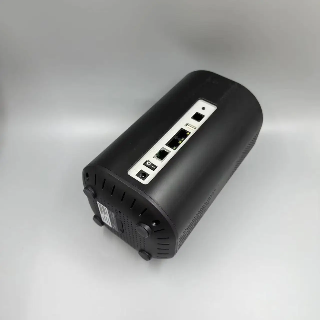 ZEARTS Linksys FGW5500 5G WiFi 6 Qualcomm ®   Der SDX62 AX5400-Router unterstützt das 5G-Netzwerk CA