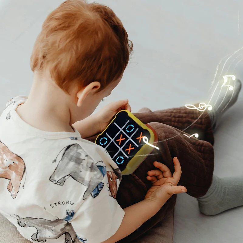 لعبة تيك تاك تو للأطفال ألعاب إلكترونية لعبة Noughts and Crosses تدريب الذاكرة ألعاب السفر المحمولة اللانهائية للأطفال والكبار