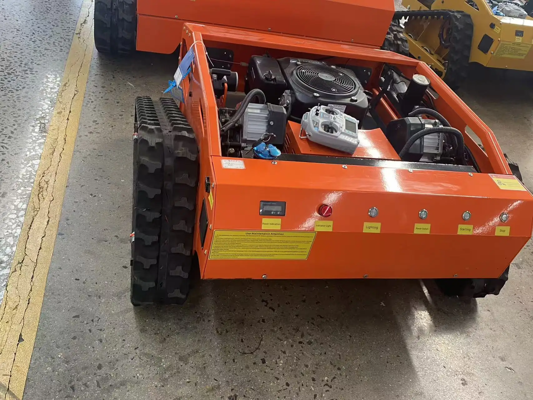 China New Design Self-propelled Crawler Lawn Mower  225cc  Automatic Remote Control Lawn Mower