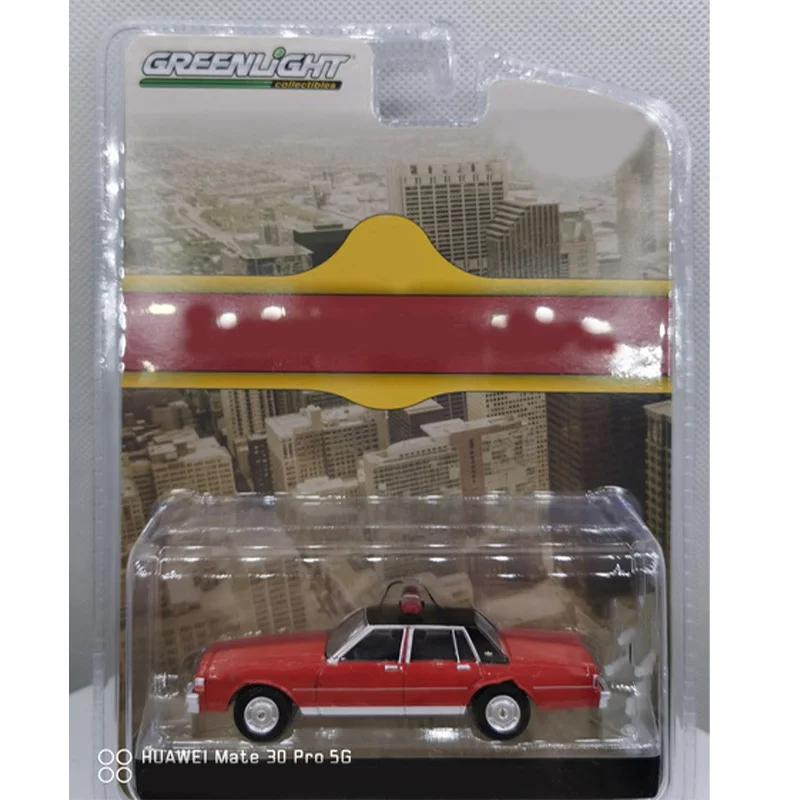 

Greenlight 1:64 Chicago Fire Department Статическая имитация сплава Модель автомобиля Коллекция игрушек Орнамент Подарок