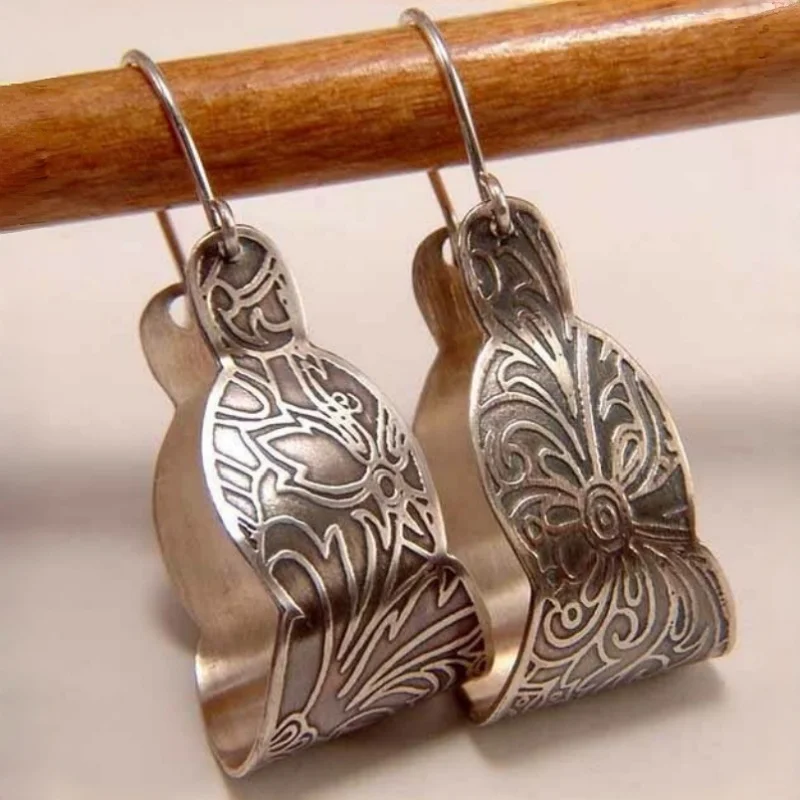 Ethnic Style Vintage Hand Carve Pattern Silvery Dangle Earrings for Women Exquisite Elegant Banquet Festival Jewelry Accessories
