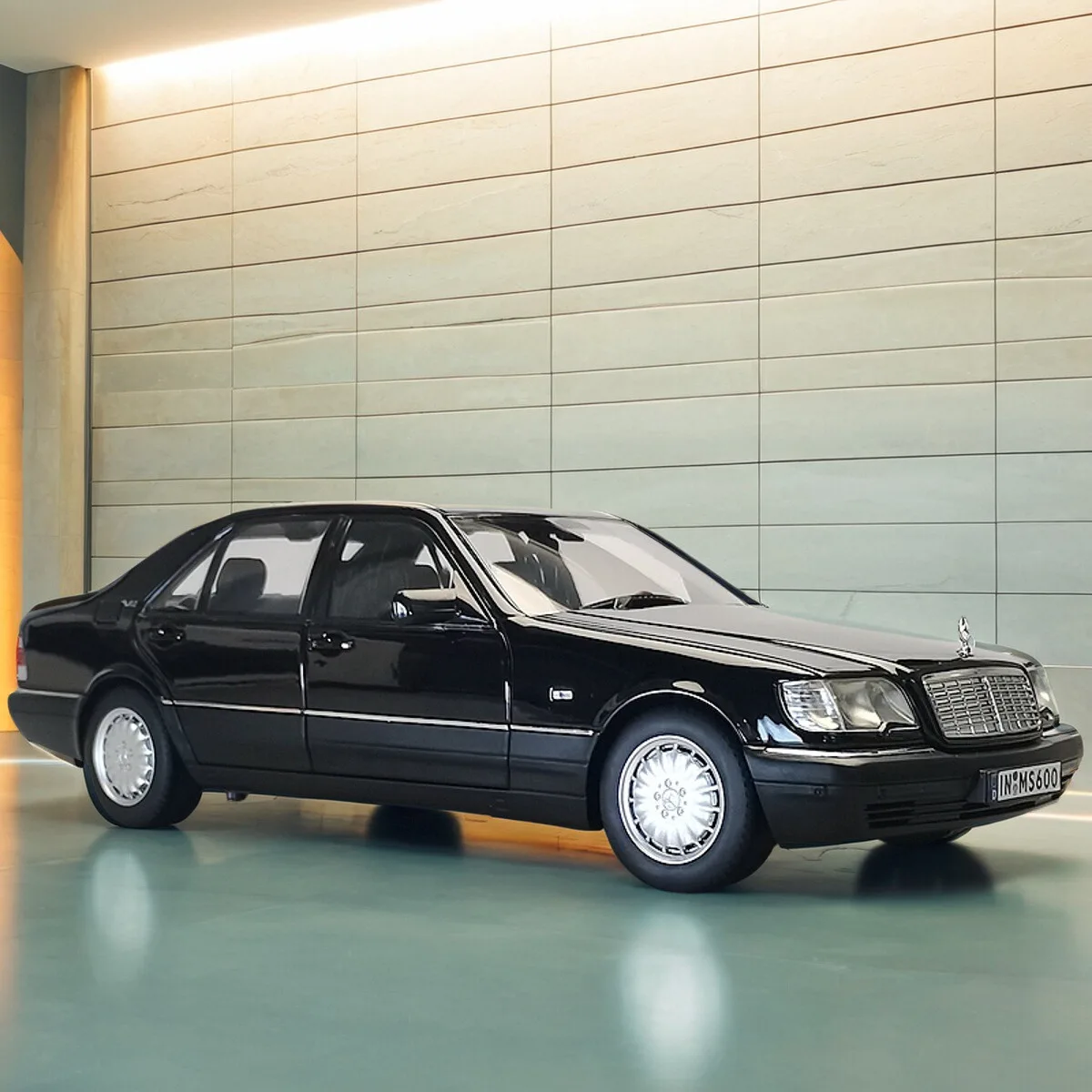 

1:24 Mercedes-Benz W140 320SEL High Simulation Diecast Car Metal Sound Light Alloy Model Car Children's Toys Collection Gifts