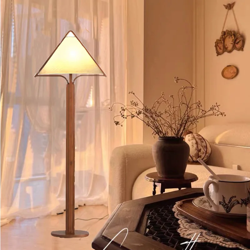 French Vintage Medieval Style Triangle Fabric Floor Lamp Wooden LED Standing Lights Bedroom Sofasides Cfae Study Decorative Home