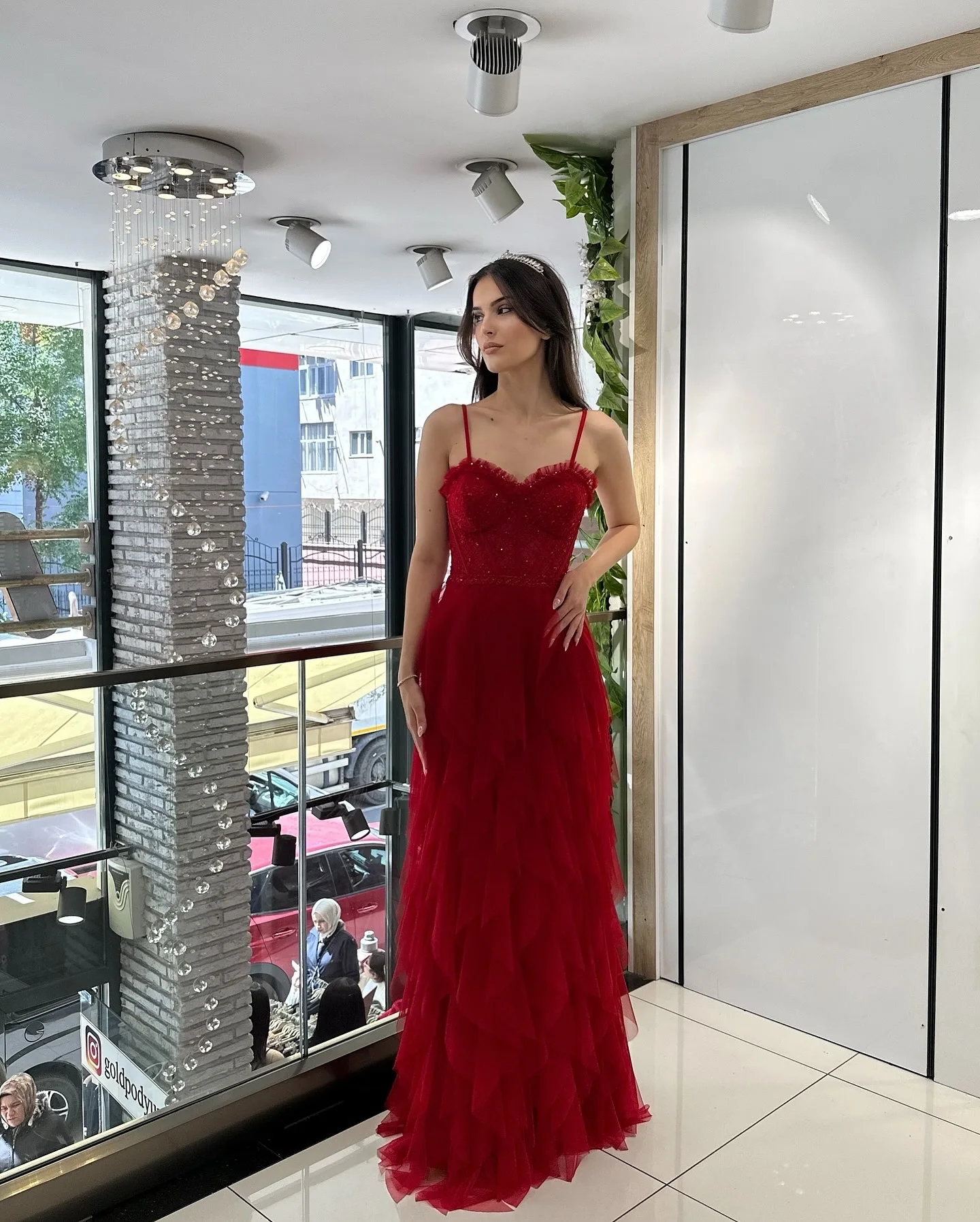 2025 feito sob encomenda em linha reta sem alças tule vestido de festa requintado cintas de espaguete ruched em camadas zíper voltar vestido de noite