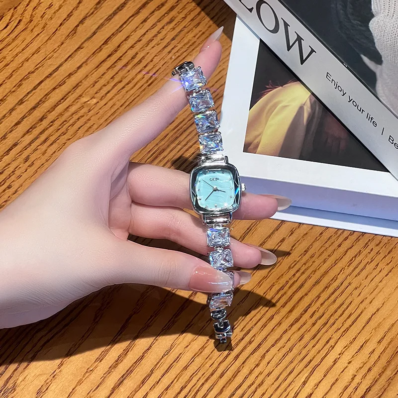 ساعة كوارتز نسائية من GEDI بسوار زركون رائع - طراز "جليد سحق" فاخر ومينا مكعب السكر تصميم فريد للسيدات