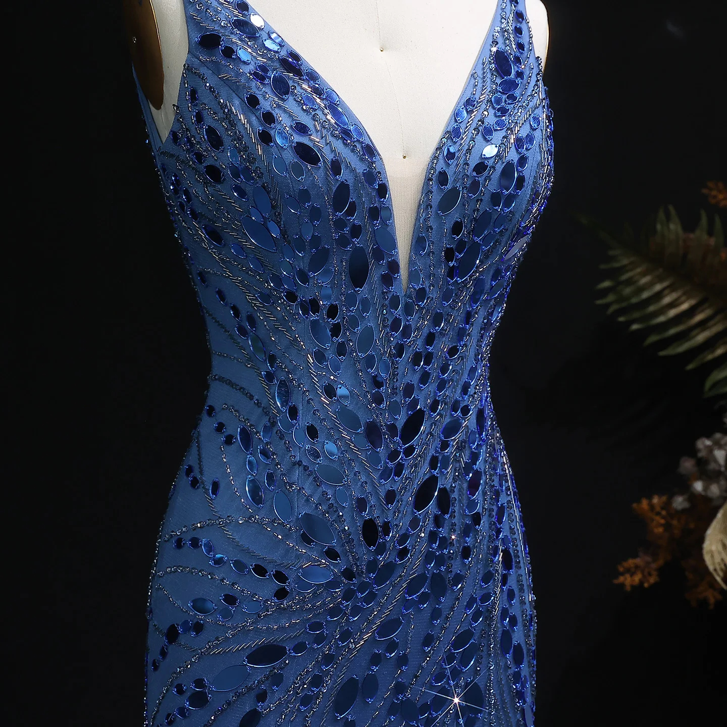 Sharon Said Marineblaues Meerjungfrauen-Abendkleid mit Federn, Seitenschlitz, Perlenbesatz, Damen-Hochzeitskleid, Partykleid, Ballkleid 2026 SS066 Maßanfertigung – Detail 8