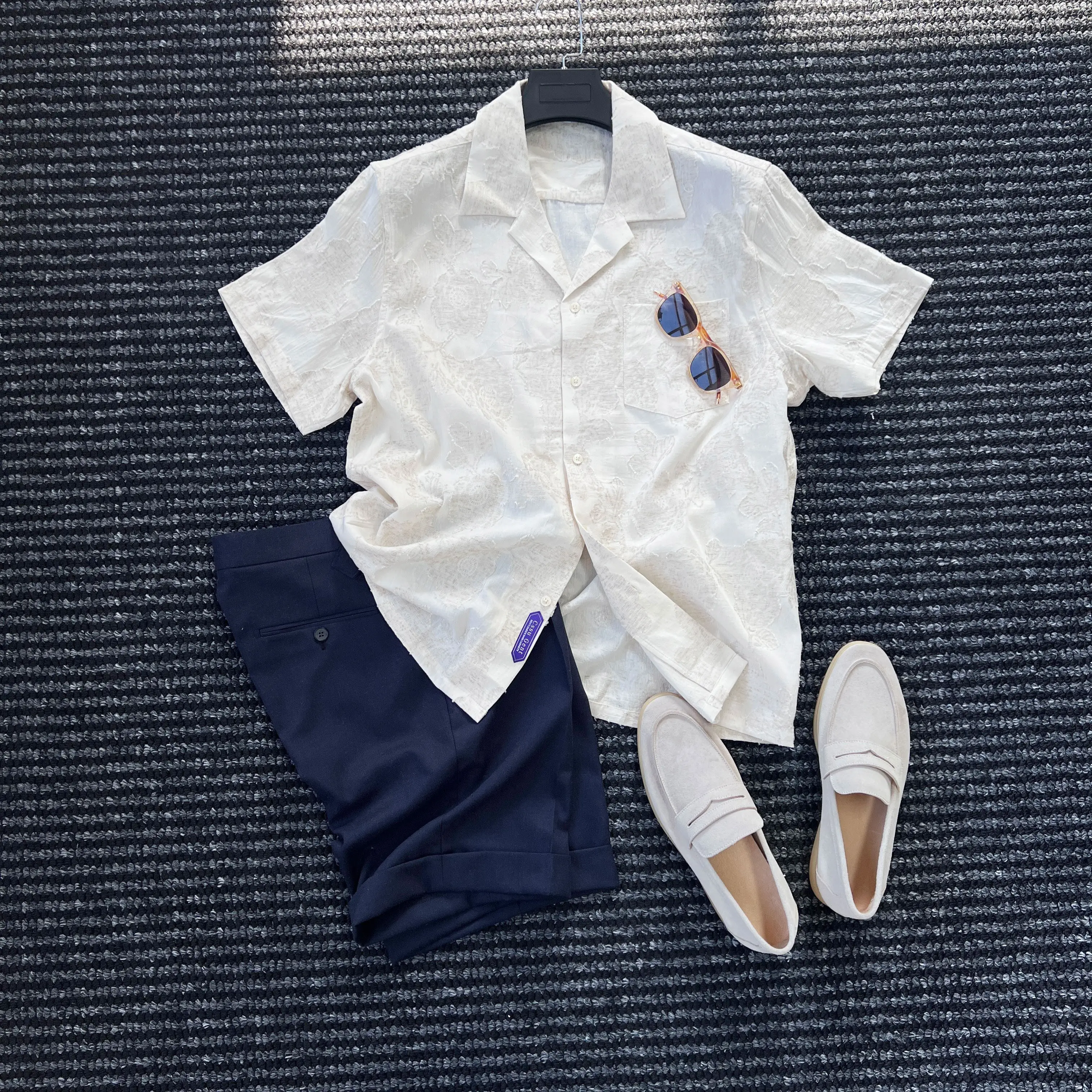 

Gentleman Elegant Old Money Jacquard Old Money Style Cuban Collar Shirt Men's Slack Vacation Shirt