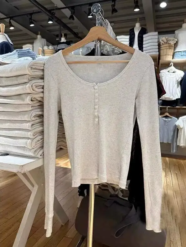 

Женская осенняя футболка в рубчик с шестью пуговицами и длинными рукавами, новые хлопковые светло-серые Y2K, повседневные лоскутные тонкие футболки, шикарные простые милые топы