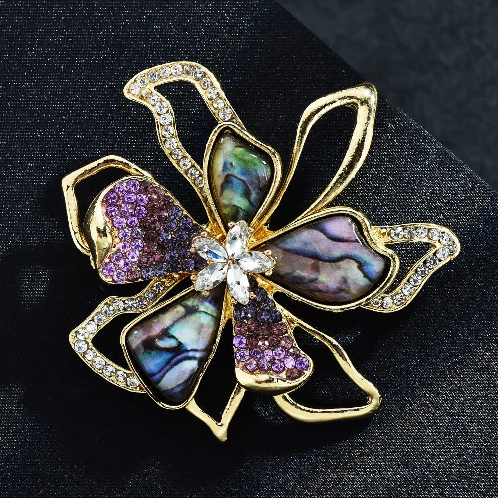 

SKEDS Exquisite Classic Flower Crystal Enamel Pin Brooch For Women Girls Fashion Elegant Vintage Lady Drip Oil Plant Badges