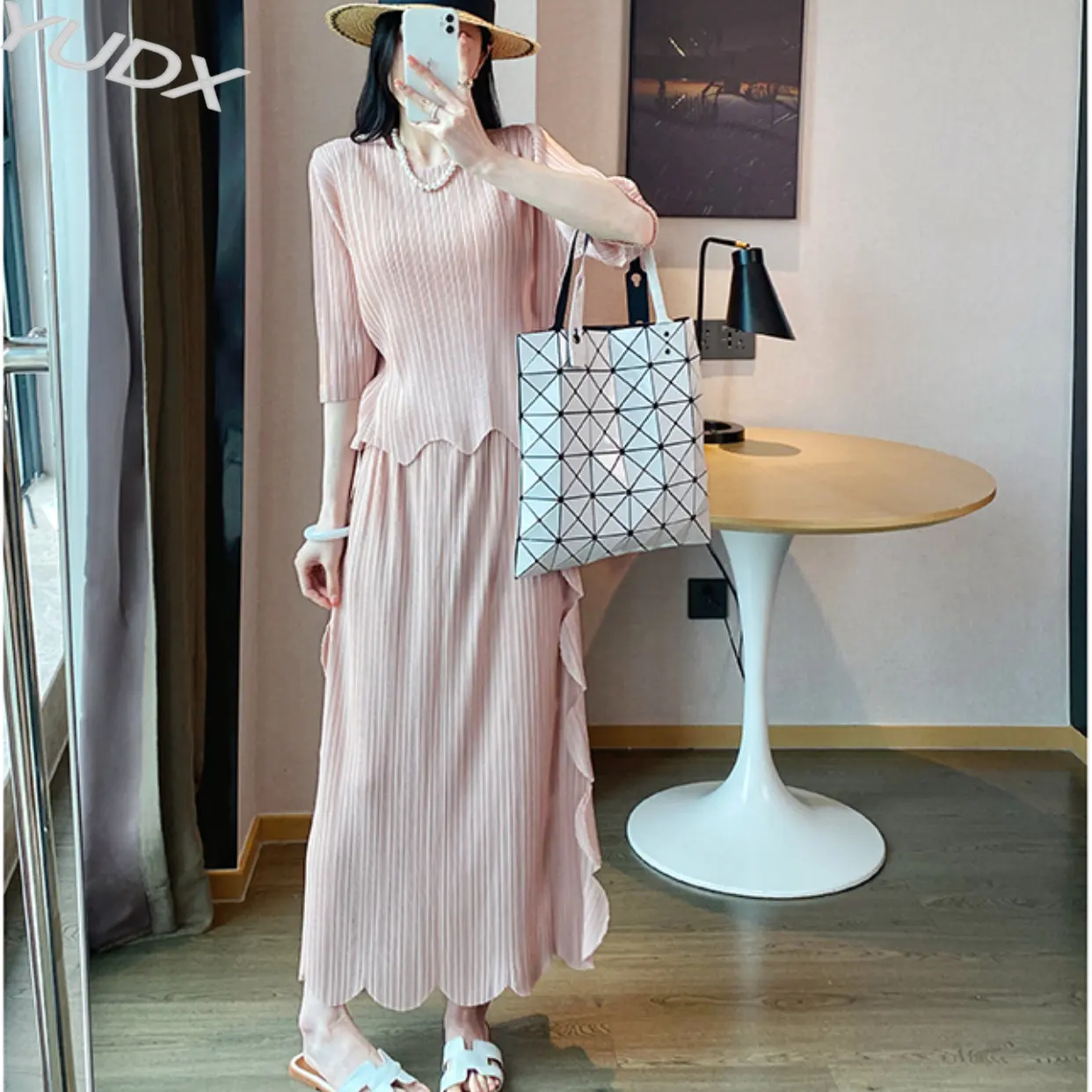 

YUDX 2023 Summer Miyake Pleated Solid Color Suit Thin Slim Round Neck T-shirt + Loose Half-body Skirt Fashion Women Two-piece
