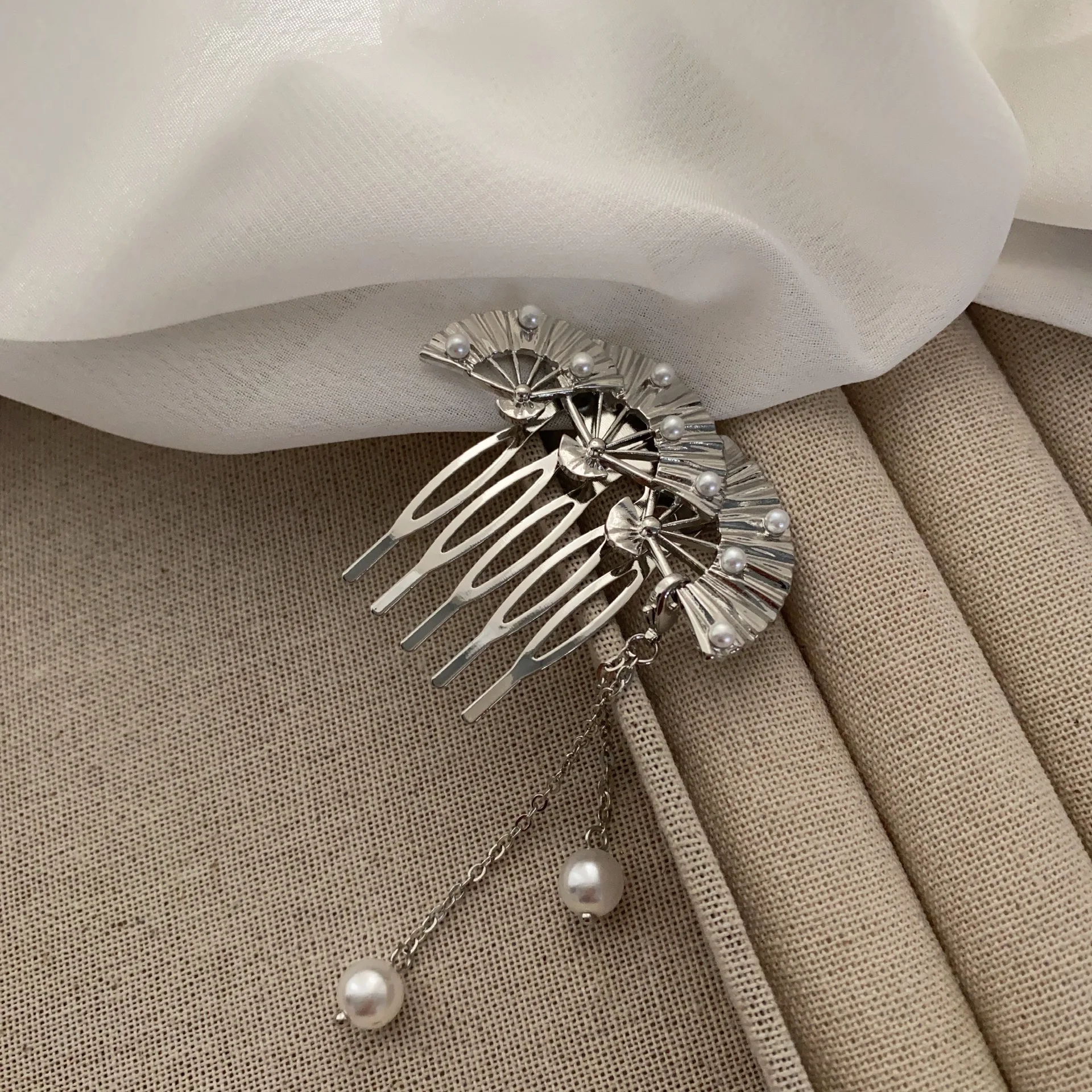 Simple Alloy Hair Combs Bride Wedding Hair Jewelry Chinese Fan Shaped Hairpins Side Clips Woman Pearls Tassel Hair Accessories