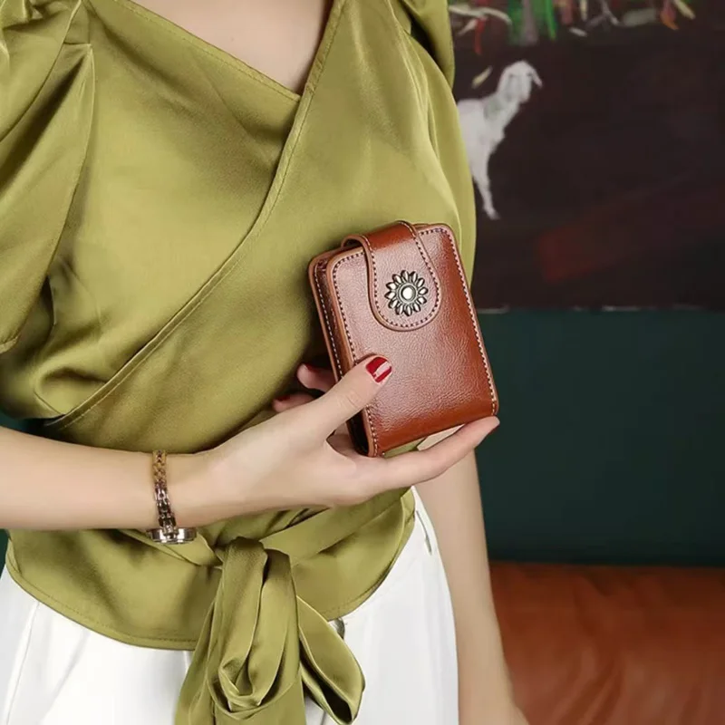 CLAREGQI Blue Lipstick Holder with Mirror Retro Faux Leather Lipstick Case with Mirror Portable Sunflower Buckle Lipstick Organi