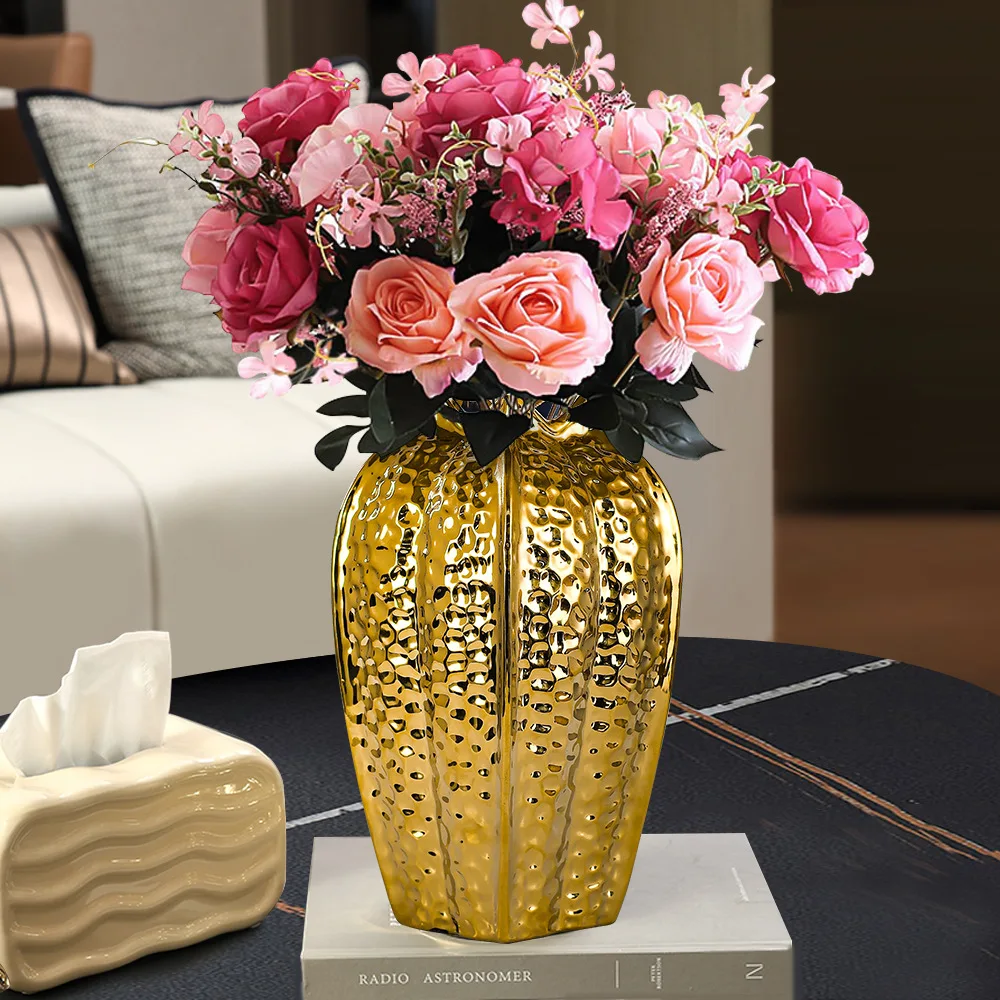 

Trendy and fashionable ceramic electroplated shiny gold vase, living room, dining room, hotel decoration, gift