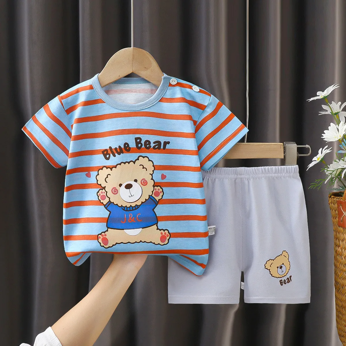 Boys And Girls Summer Clothing Suits New Casual Fashion Tshirt+Shorts 2pcs Children Cartoon Tees Outfits Children Cute Costume