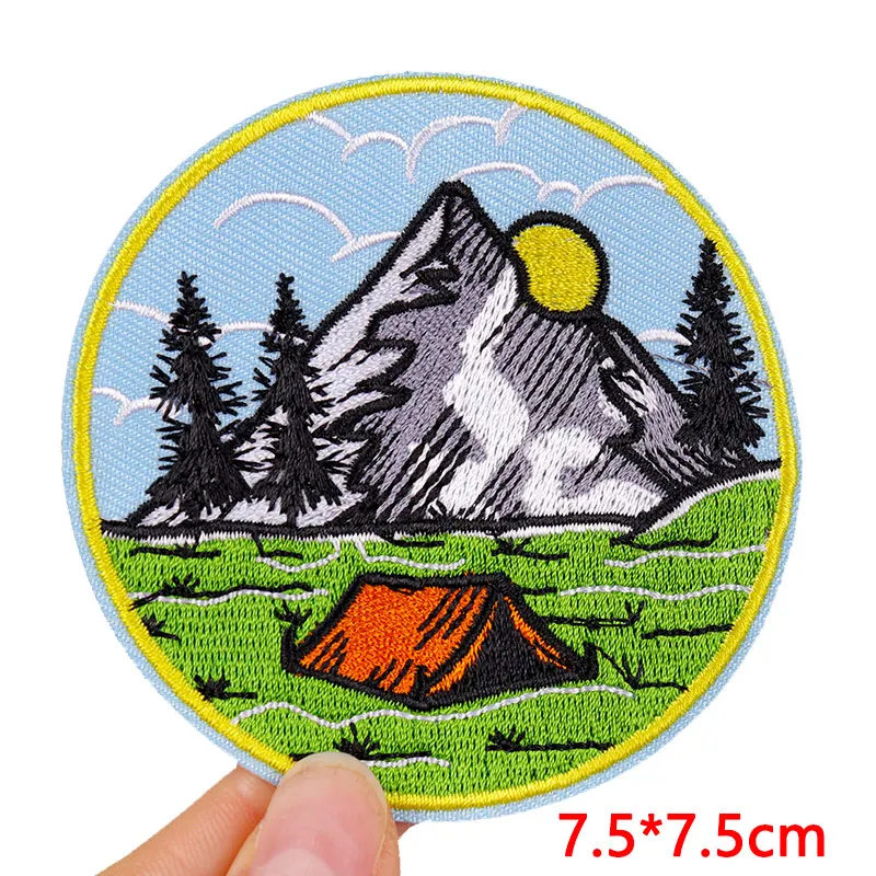 Parche bordado termoadhesivo montaña – Aventura para chaquetas y mochilas - imagen 2