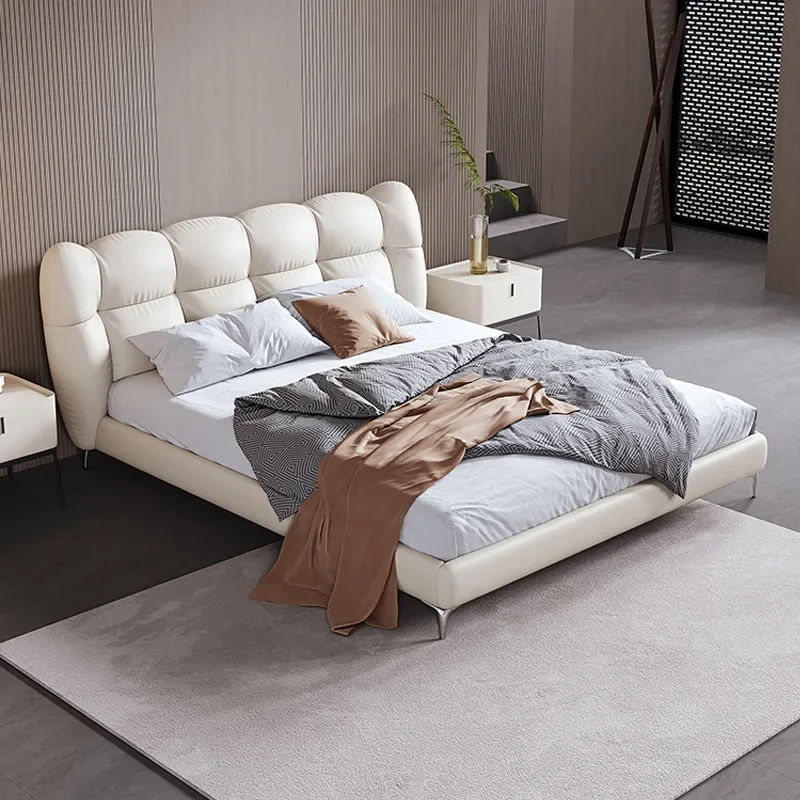 سرير جلدي إيطالي بسيط