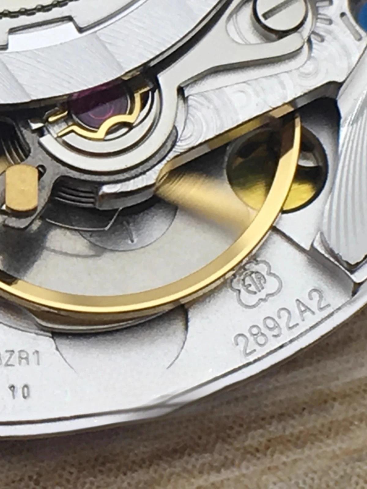 Montar accesorios de reloj personalizados, movimiento ETA2892a2 para hombre, nuevo certificado de observación V8 original suiza