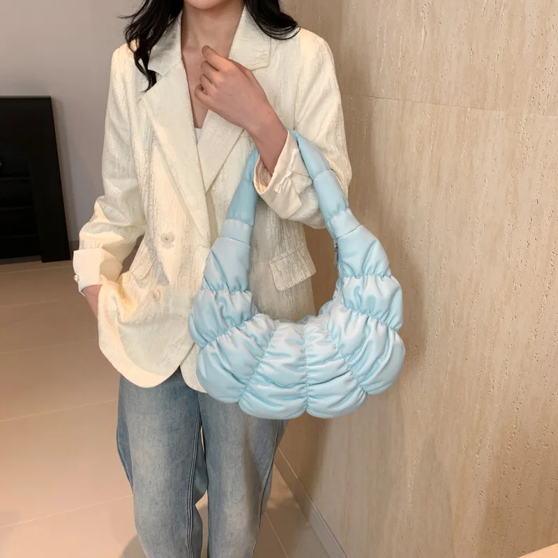 South Korea large capacity fold cloud handbag 2024 summer new lightweight all-in-one leisure dumpling underarm bag luxury