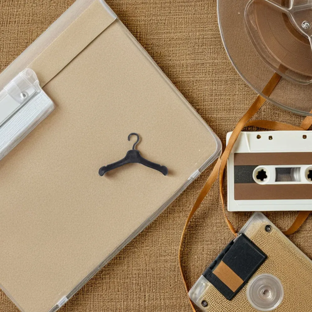 

80Pcs Miniature Clothes Hangers Plastic Wardrobe Accessories Outfit Organizer Display Collection for Dollhouse