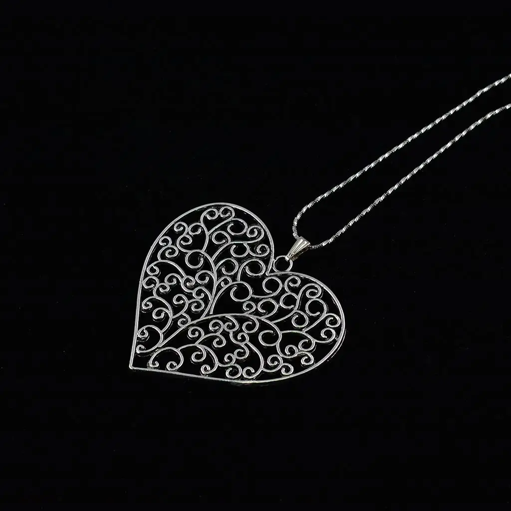 Trendy Zinc Alloy Heart Charms Hollow Love Pendant Findings for DIY Jewelry and Necklace Accessories