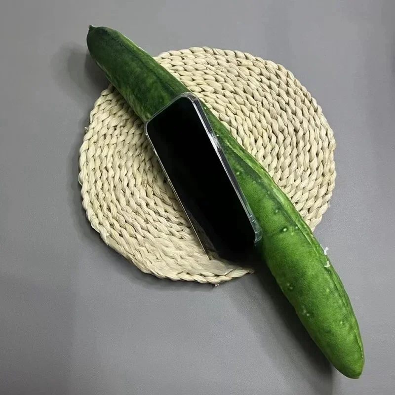 Zabawne i realistyczne etui na telefon w kształcie 3D ogórka, odpowiednie dla iPhone 18, 17, 16, 15, 14, 13, 12, Pro Max. Brzydkie etui na telefon do żartów — zdjęcie produktu 2