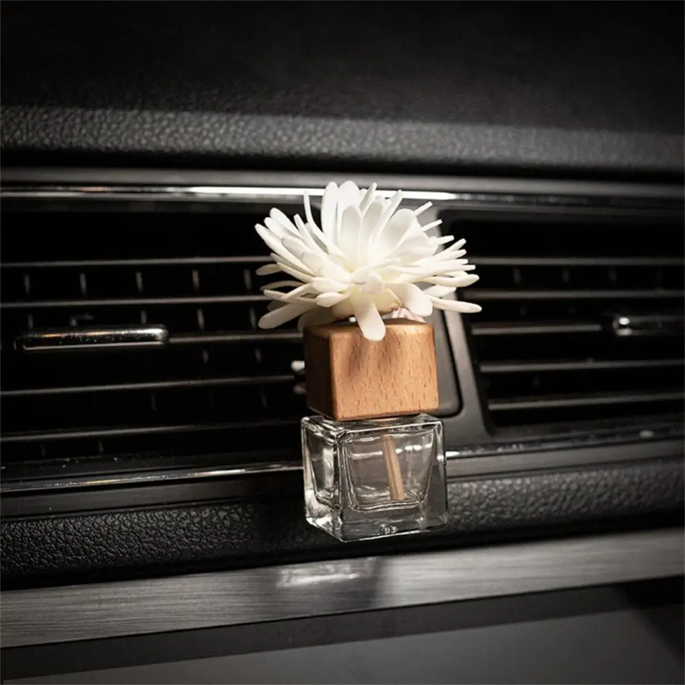 Car Fragrance Bottle Pendant Flower Shape Air Outlet  Freshener  Diffuser Bottle Ornaments  Empty Incense Bottle Glass