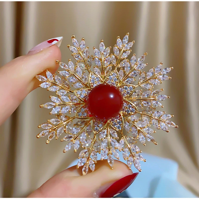 Luxurious Shimmering Zircon Inlaid Snowflake Brooches for Women Elegant Natural Agate Freshwater Pearl Pins Overcoat Accessories