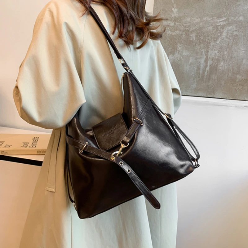 حقيبة كروس جديدة من جلد البولي يوريثان قابلة للتعديل حقيبة كتف بسيطة حقيبة ظهر متينة للنساء بكتف مزدوج