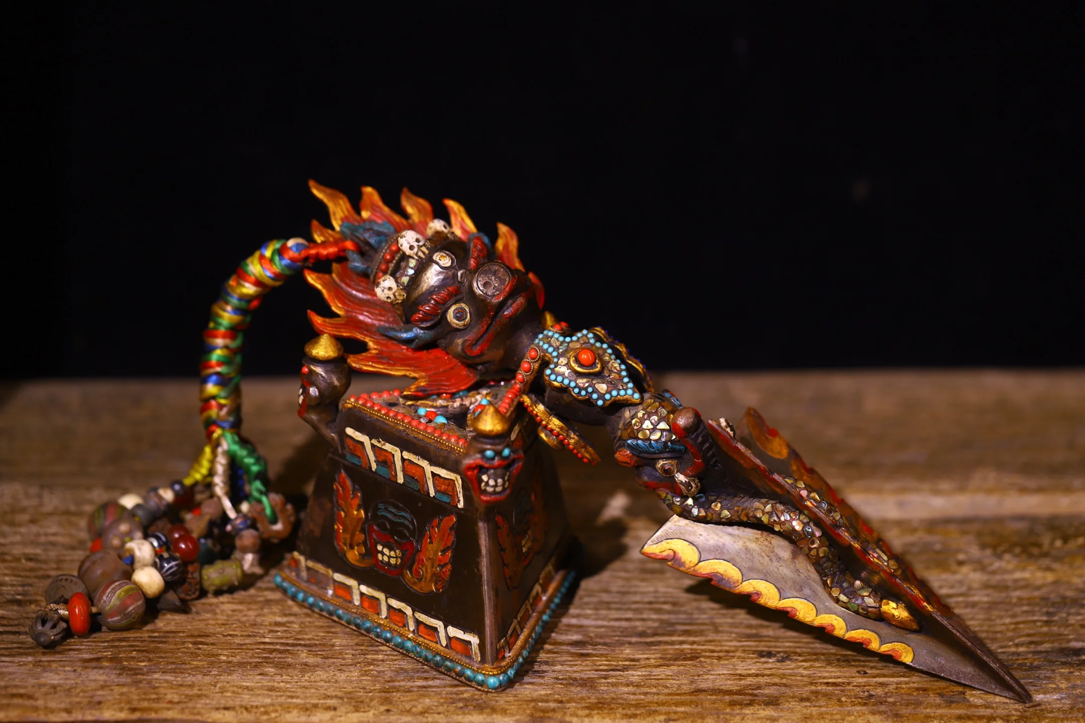 

14"Old Tiantie Painted Mosaic Gem gZi Beads Shell GARUDA Buddha Head Vajra Phurpa Skull Head Base Amulet Town House Exorcism