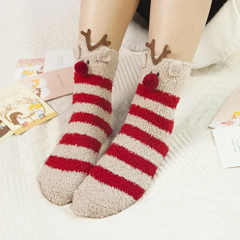 メンズ＆レディースクリスマスギフトソックス 可愛い 暖かい ふわふわ もこもこ ソフトベルベット 暖かいスリープソックス 鹿柄 厚手 冬用 新年ソックス