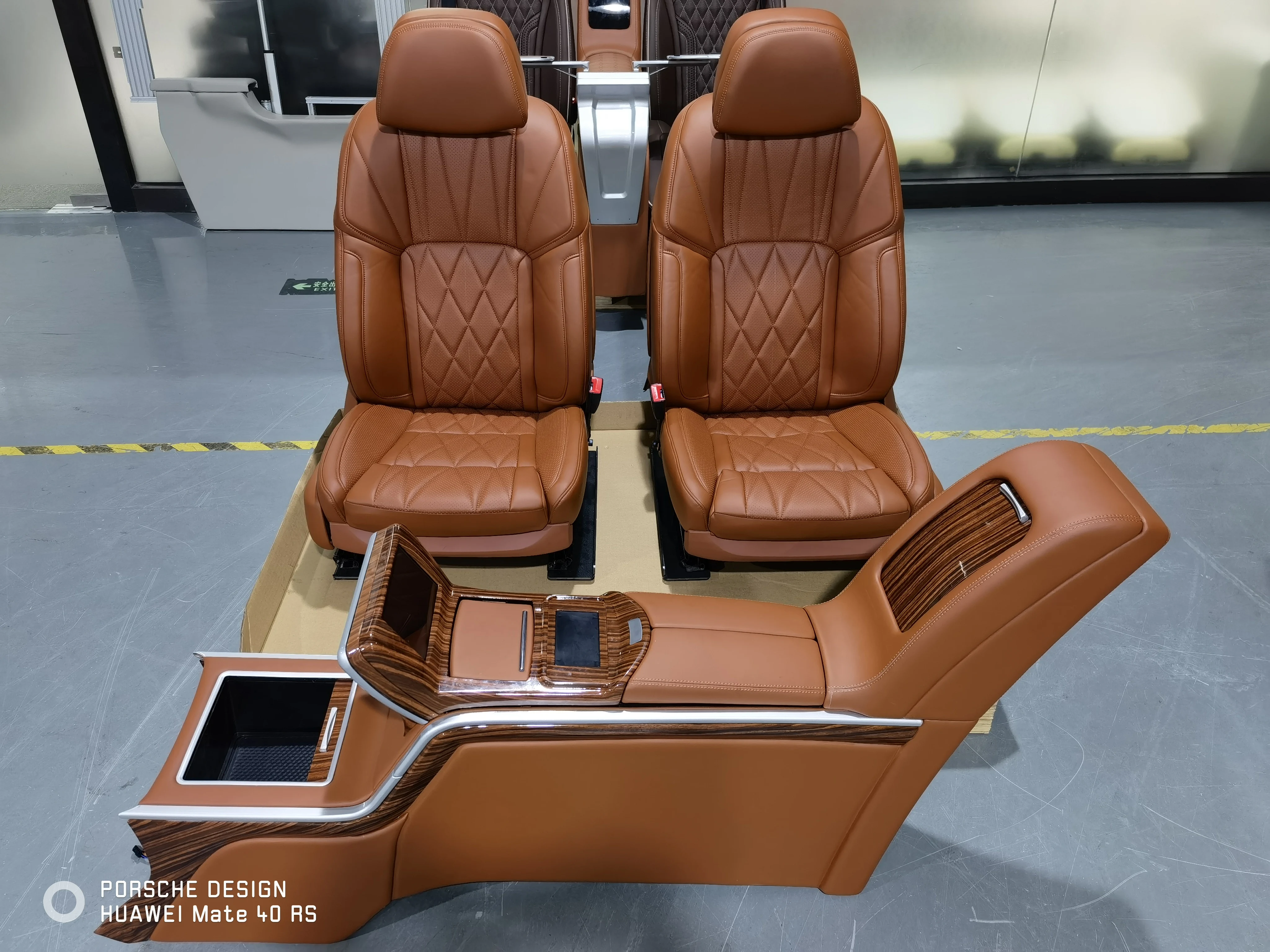 Newest High End VIP Van Seat Leather Car Seat with Armrest Centre Control Console