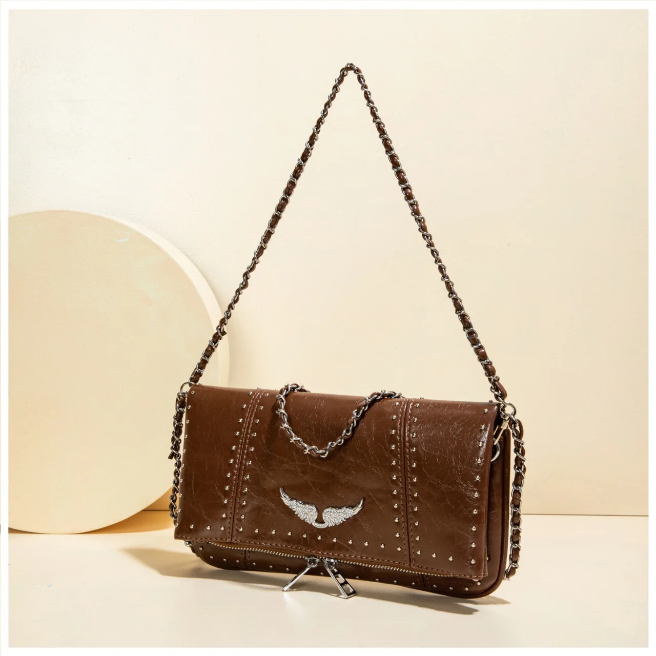 Bolso Bandolera Tipo Sobre Pequeño para Mujer 2026, Bolso de Hombro Casual de Cuero Encerado Negro Suave con Cadena de Remaches Plateados