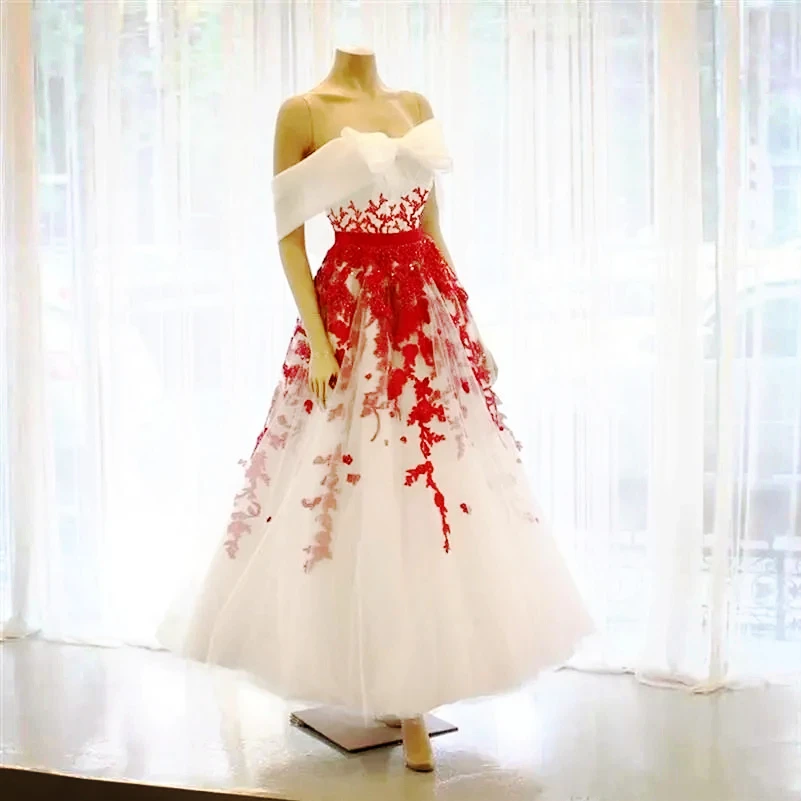 Branco e vermelho vestido de casamento rendas apliques frisado tornozelo comprimento uma linha elegante vestidos de noiva fora do ombro arco frente personalizado